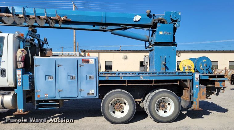 image for item DM8047 2009 International WorkStar 7500  digger derrick truck