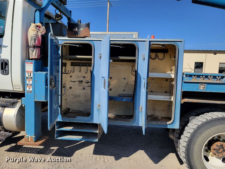 image for item DM8047 2009 International WorkStar 7500  digger derrick truck