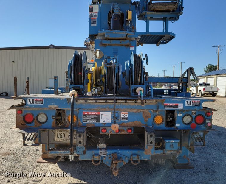image for item DM8047 2009 International WorkStar 7500  digger derrick truck