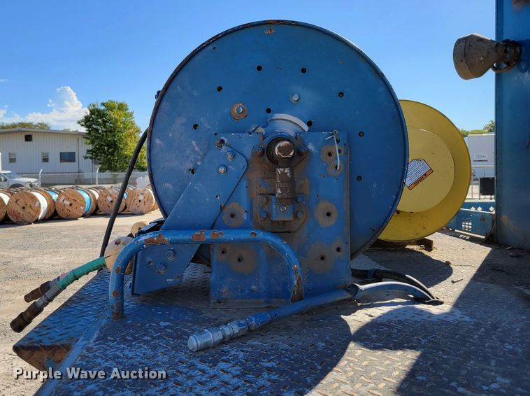 image for item DM8047 2009 International WorkStar 7500  digger derrick truck