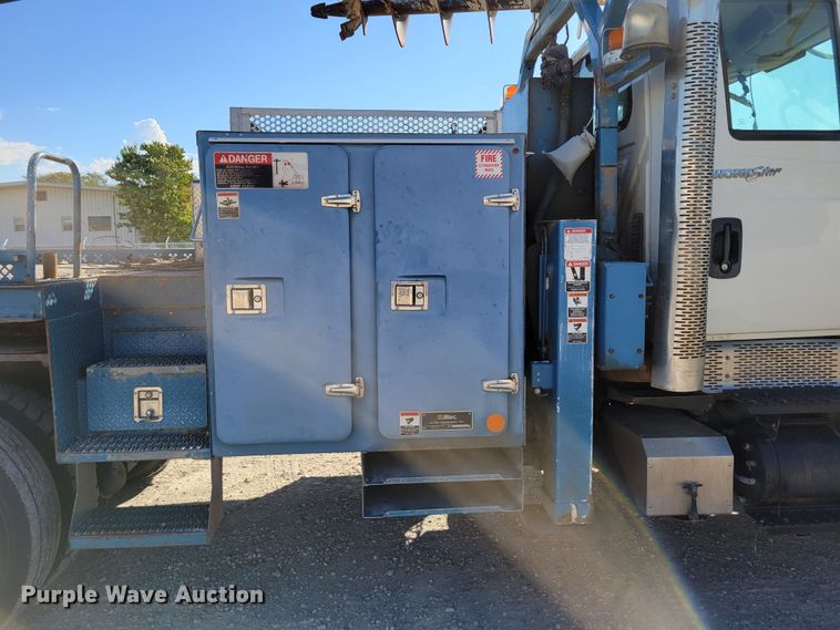 image for item DM8047 2009 International WorkStar 7500  digger derrick truck