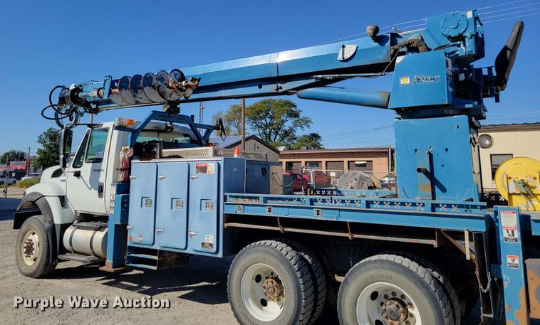 image for item DM8047 2009 International WorkStar 7500  digger derrick truck