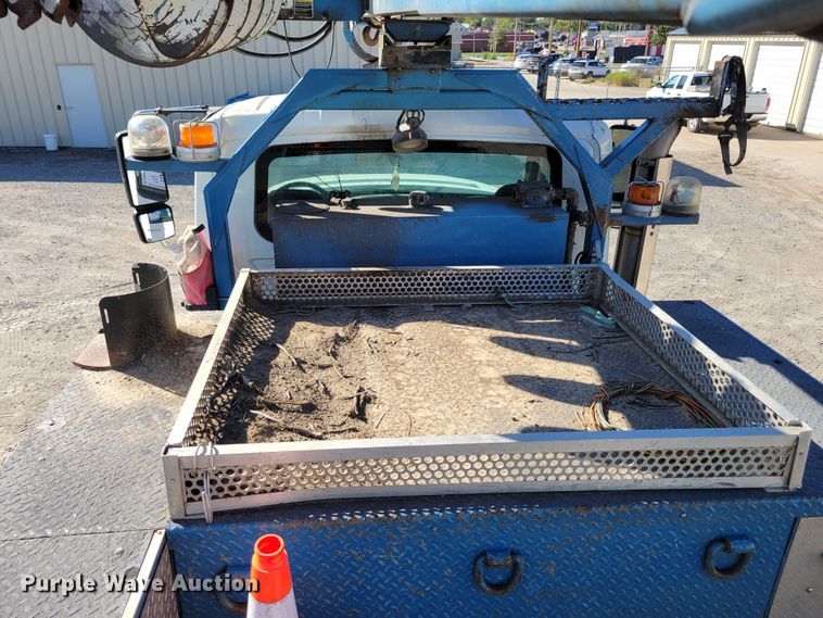 image for item DM8047 2009 International WorkStar 7500  digger derrick truck