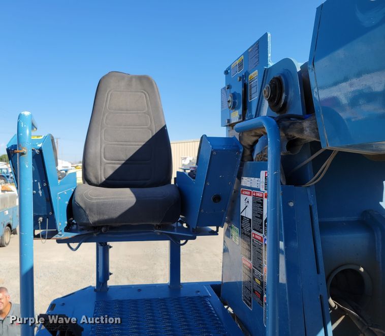 image for item DM8047 2009 International WorkStar 7500  digger derrick truck