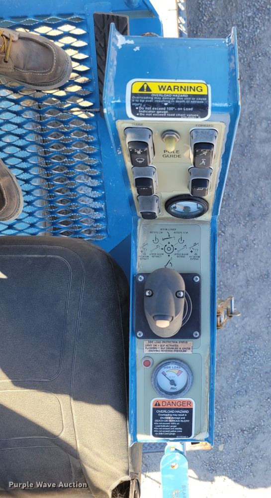 image for item DM8047 2009 International WorkStar 7500  digger derrick truck