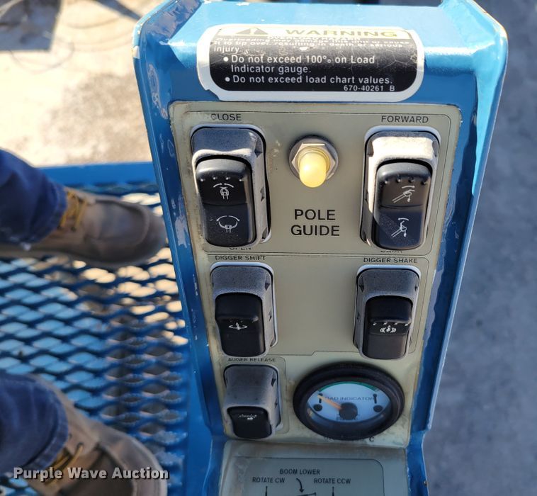 image for item DM8047 2009 International WorkStar 7500  digger derrick truck