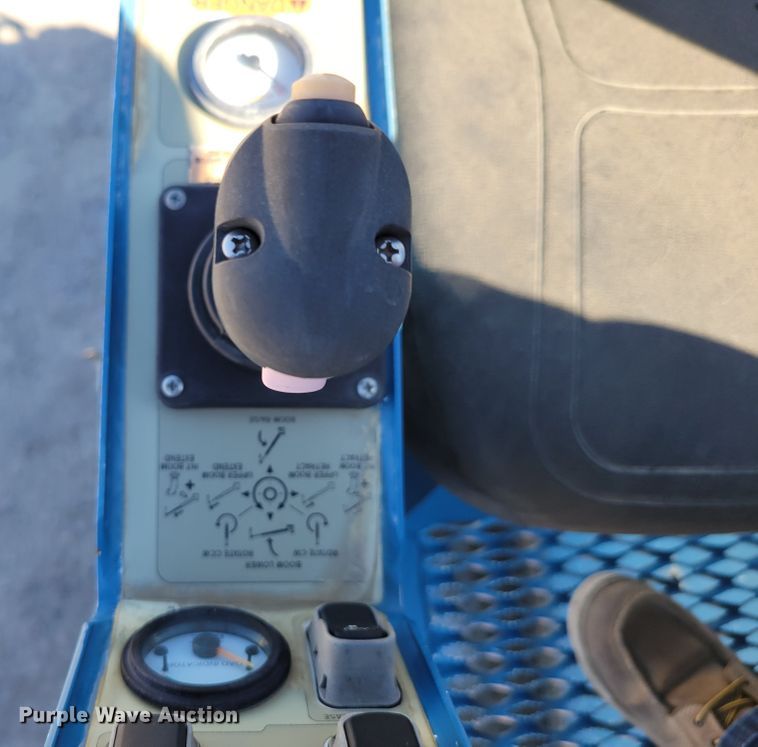 image for item DM8047 2009 International WorkStar 7500  digger derrick truck