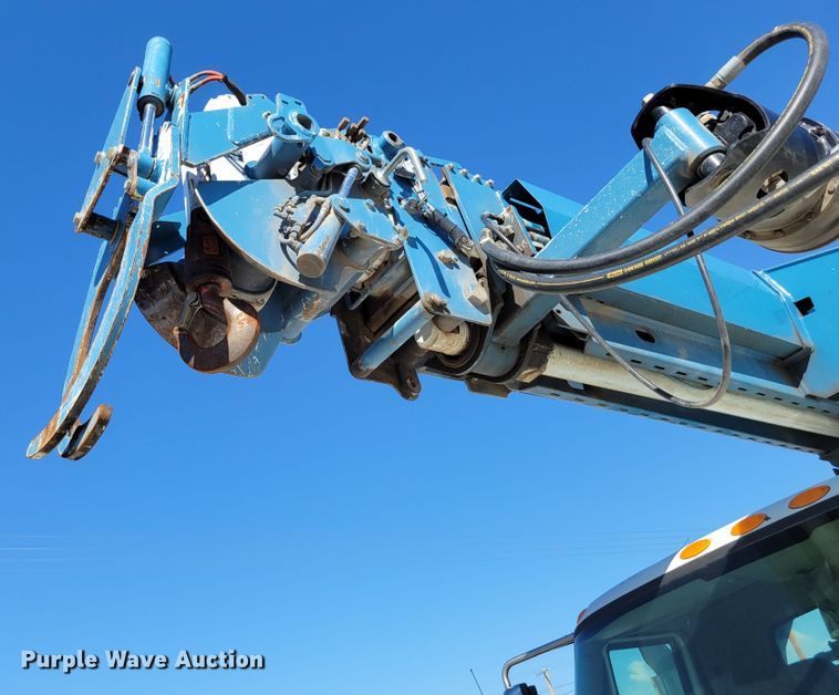 image for item DM8047 2009 International WorkStar 7500  digger derrick truck