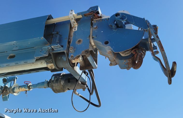 image for item DM8047 2009 International WorkStar 7500  digger derrick truck