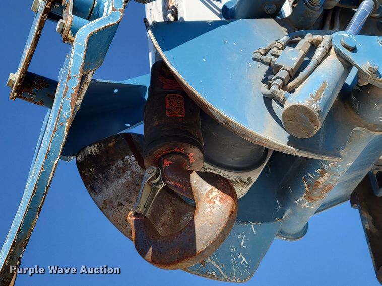 image for item DM8047 2009 International WorkStar 7500  digger derrick truck