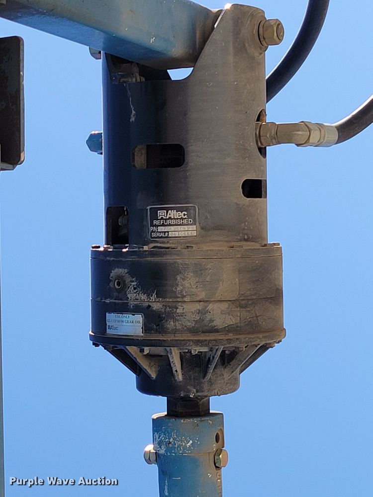 image for item DM8047 2009 International WorkStar 7500  digger derrick truck