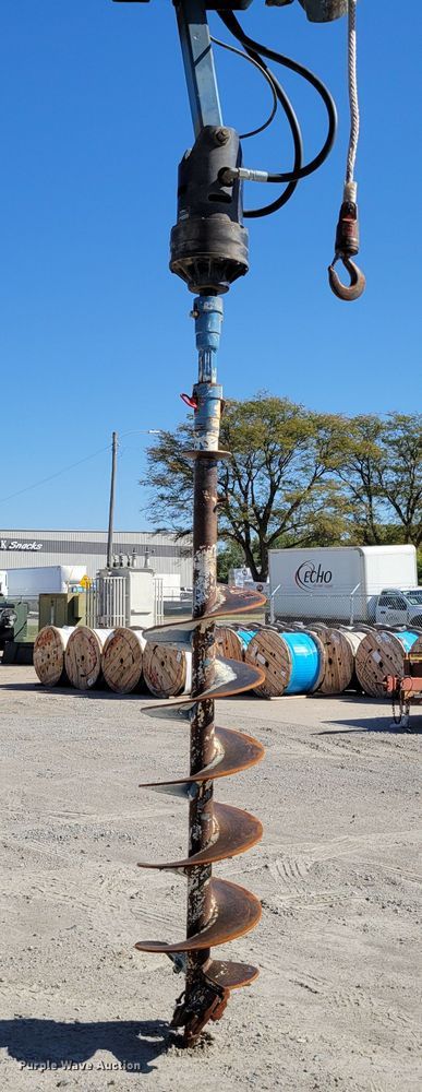 image for item DM8047 2009 International WorkStar 7500  digger derrick truck