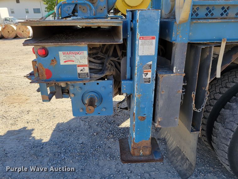 image for item DM8047 2009 International WorkStar 7500  digger derrick truck