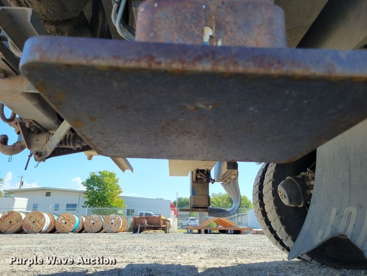 image for item DM8047 2009 International WorkStar 7500  digger derrick truck