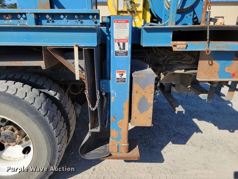 image for item DM8047 2009 International WorkStar 7500  digger derrick truck