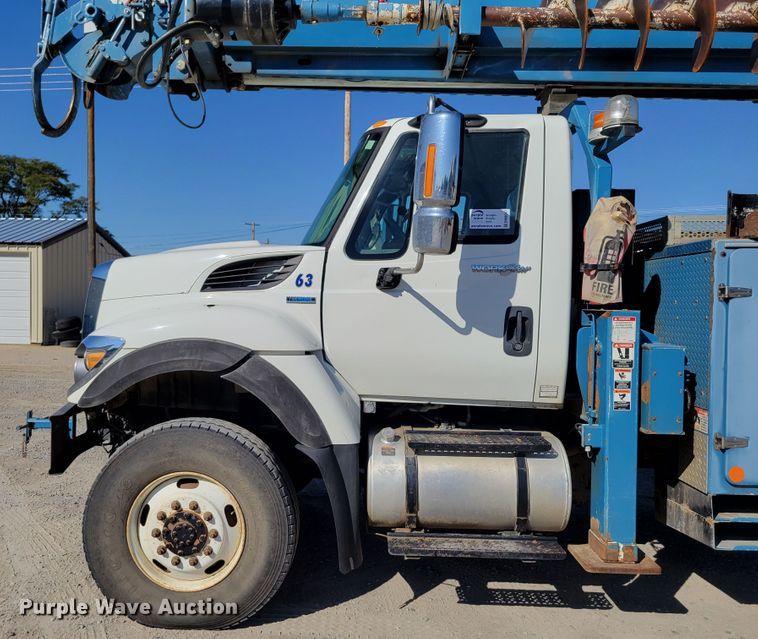 image for item DM8047 2009 International WorkStar 7500  digger derrick truck