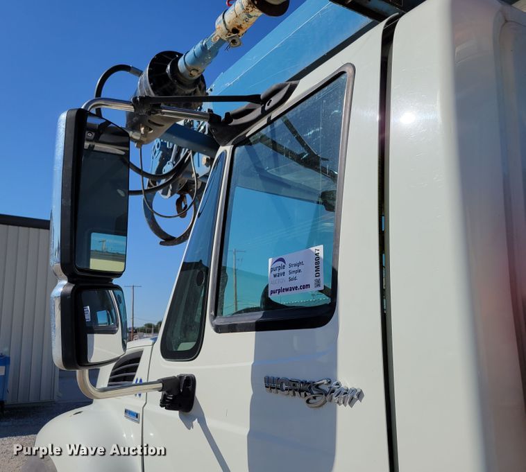 image for item DM8047 2009 International WorkStar 7500  digger derrick truck