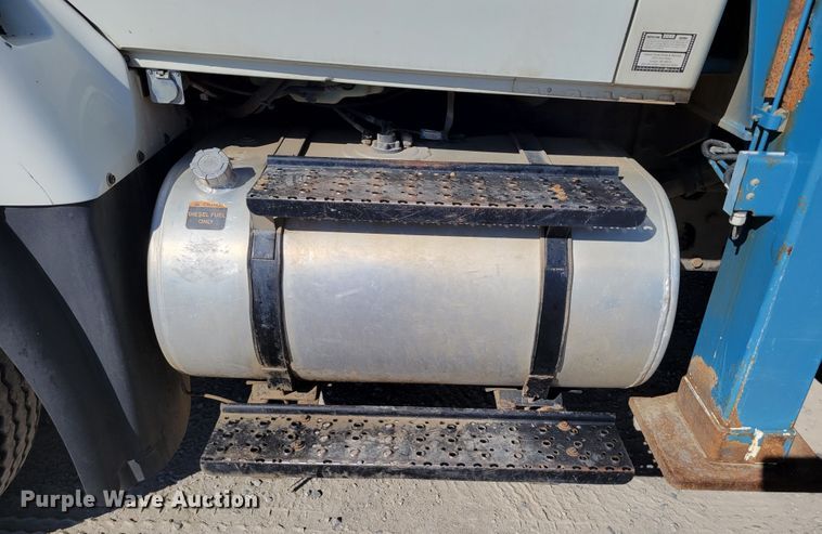 image for item DM8047 2009 International WorkStar 7500  digger derrick truck