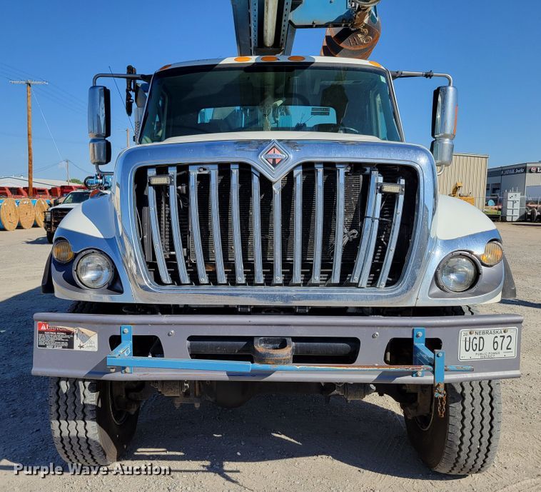 image for item DM8047 2009 International WorkStar 7500  digger derrick truck