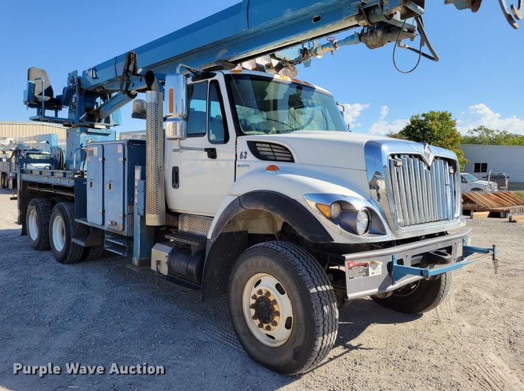 image for item DM8047 2009 International WorkStar 7500  digger derrick truck