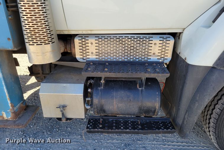 image for item DM8047 2009 International WorkStar 7500  digger derrick truck