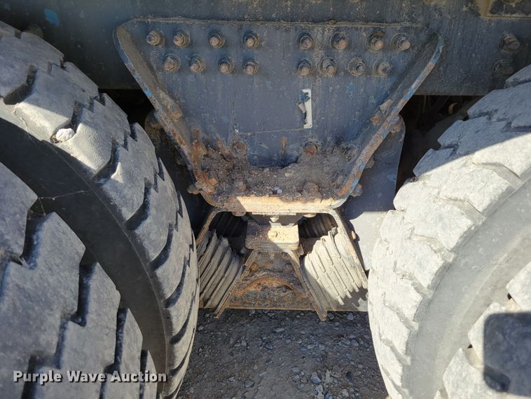 image for item DM8047 2009 International WorkStar 7500  digger derrick truck