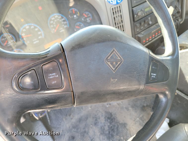 image for item DM8047 2009 International WorkStar 7500  digger derrick truck