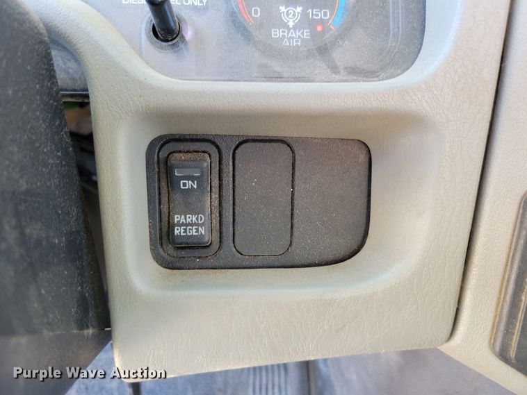 image for item DM8047 2009 International WorkStar 7500  digger derrick truck