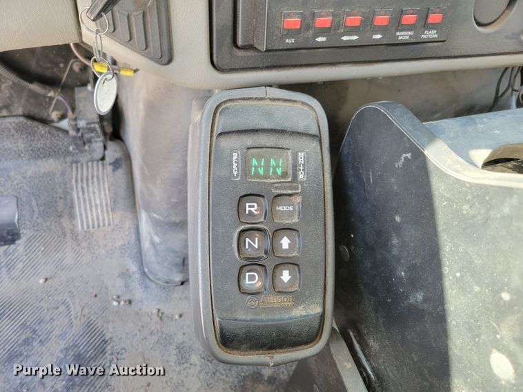 image for item DM8047 2009 International WorkStar 7500  digger derrick truck