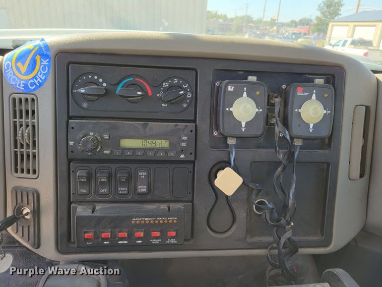 image for item DM8047 2009 International WorkStar 7500  digger derrick truck