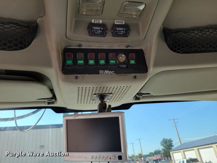 image for item DM8047 2009 International WorkStar 7500  digger derrick truck