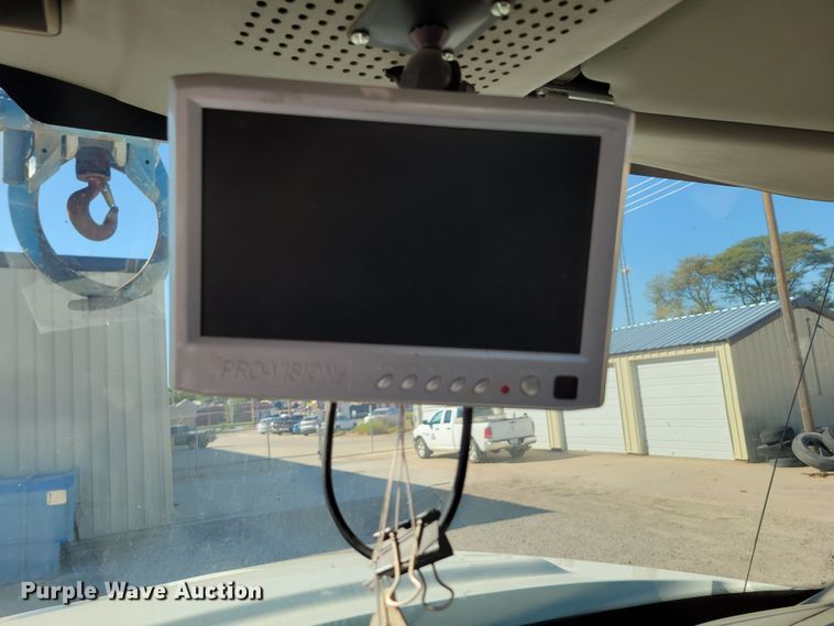 image for item DM8047 2009 International WorkStar 7500  digger derrick truck