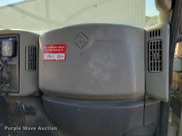 image for item DM8047 2009 International WorkStar 7500  digger derrick truck