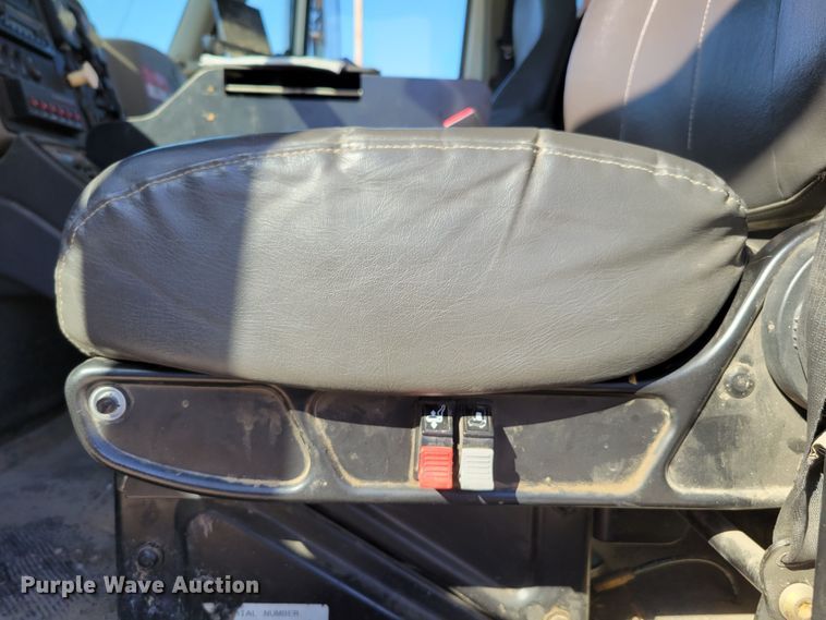 image for item DM8047 2009 International WorkStar 7500  digger derrick truck