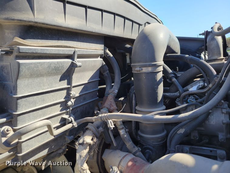 image for item DM8047 2009 International WorkStar 7500  digger derrick truck