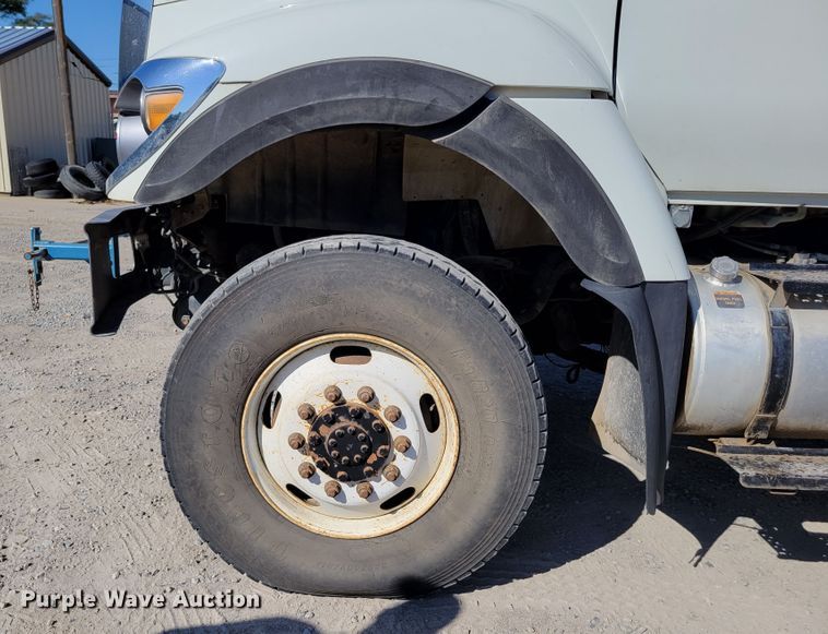 image for item DM8047 2009 International WorkStar 7500  digger derrick truck