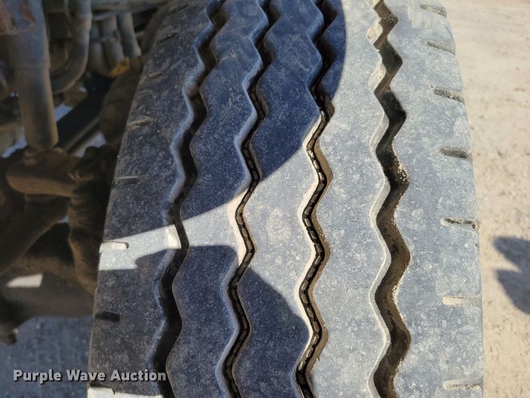 image for item DM8047 2009 International WorkStar 7500  digger derrick truck