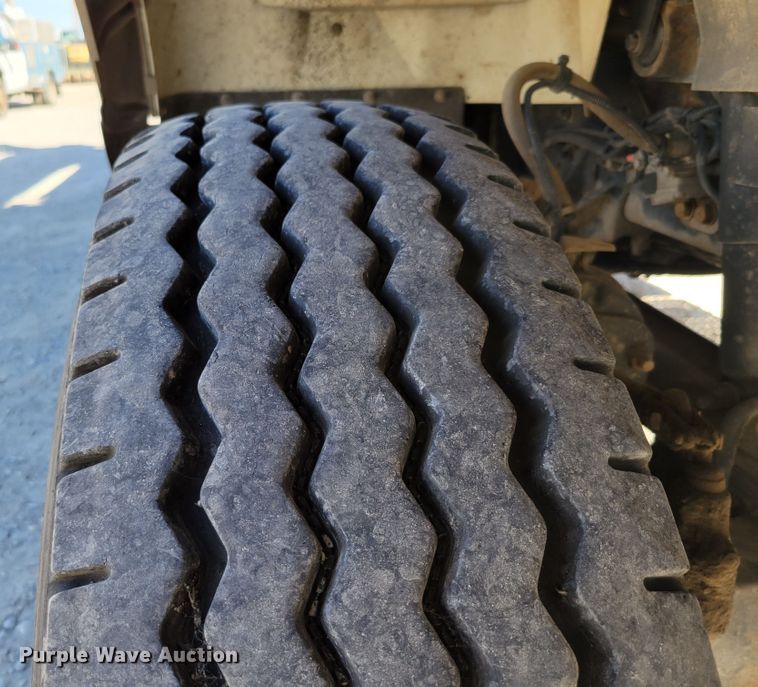 image for item DM8047 2009 International WorkStar 7500  digger derrick truck