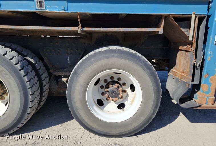 image for item DM8047 2009 International WorkStar 7500  digger derrick truck