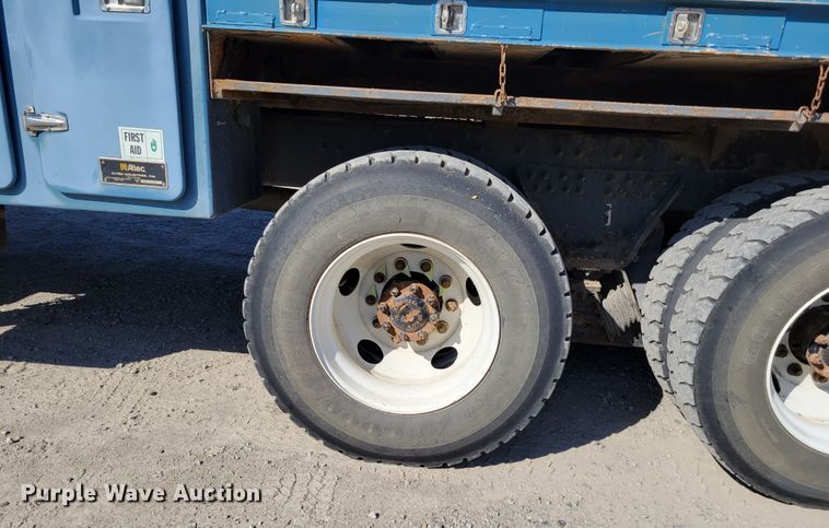 image for item DM8047 2009 International WorkStar 7500  digger derrick truck