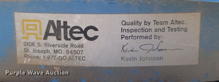 image for item DM8047 2009 International WorkStar 7500  digger derrick truck