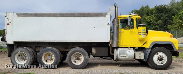 image for item DM8048 1997 Mack RD688S  dump truck