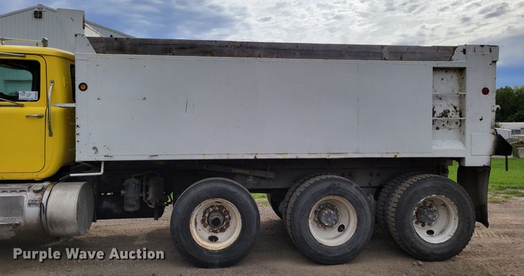 image for item DM8048 1997 Mack RD688S  dump truck