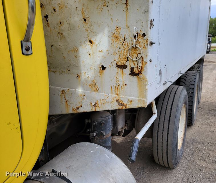 image for item DM8048 1997 Mack RD688S  dump truck