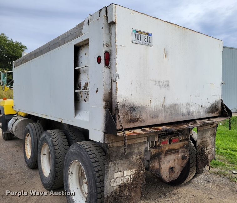 image for item DM8048 1997 Mack RD688S  dump truck