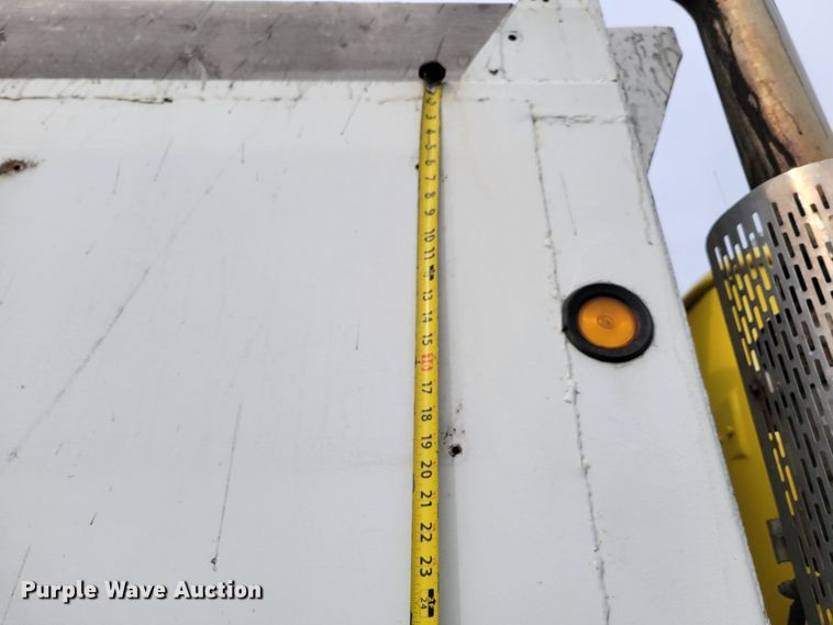 image for item DM8048 1997 Mack RD688S  dump truck