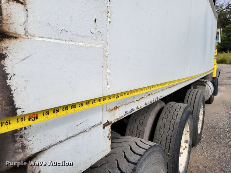 image for item DM8048 1997 Mack RD688S  dump truck