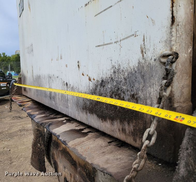 image for item DM8048 1997 Mack RD688S  dump truck