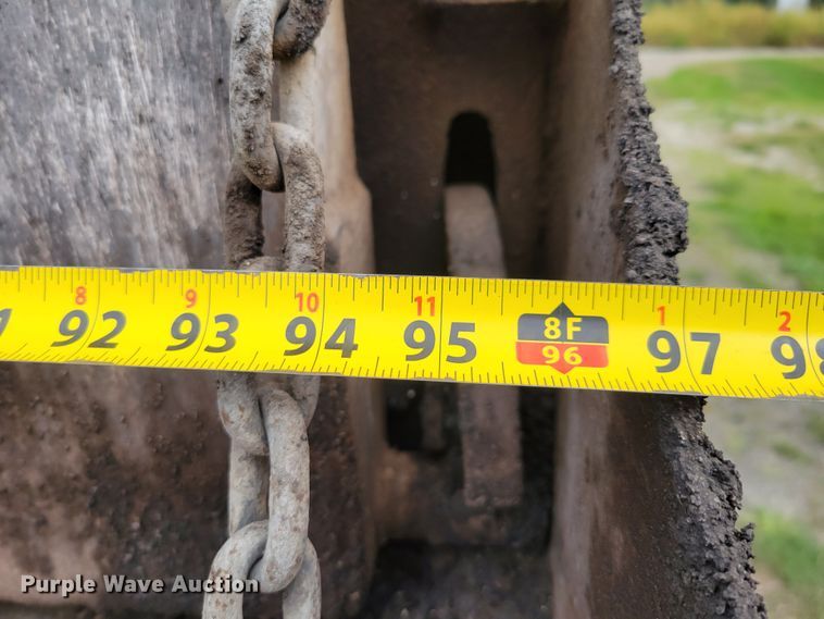 image for item DM8048 1997 Mack RD688S  dump truck