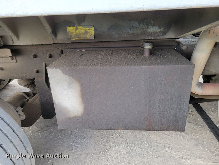 image for item DM8048 1997 Mack RD688S  dump truck